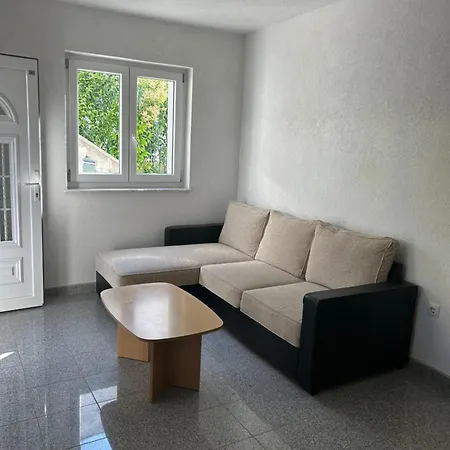 Belladonna Apartment