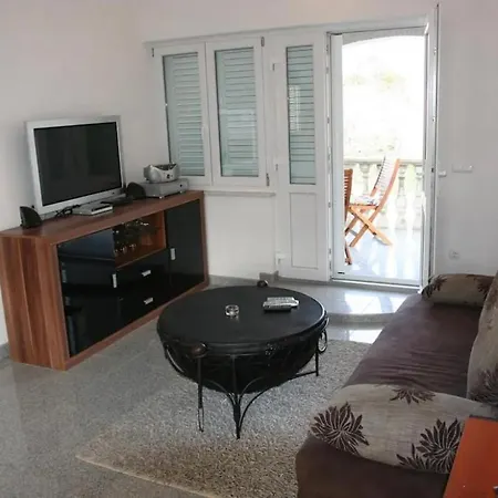 Belladonna Apartment