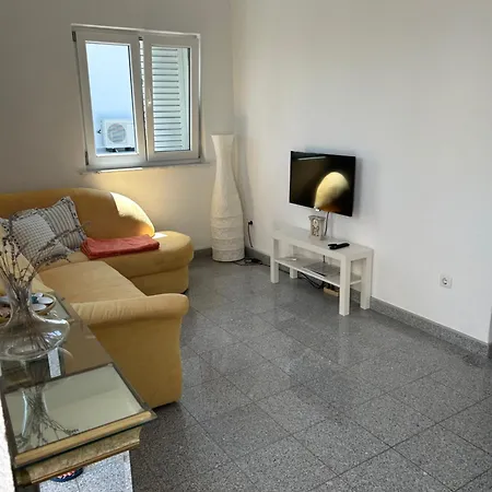 Belladonna Apartment *
